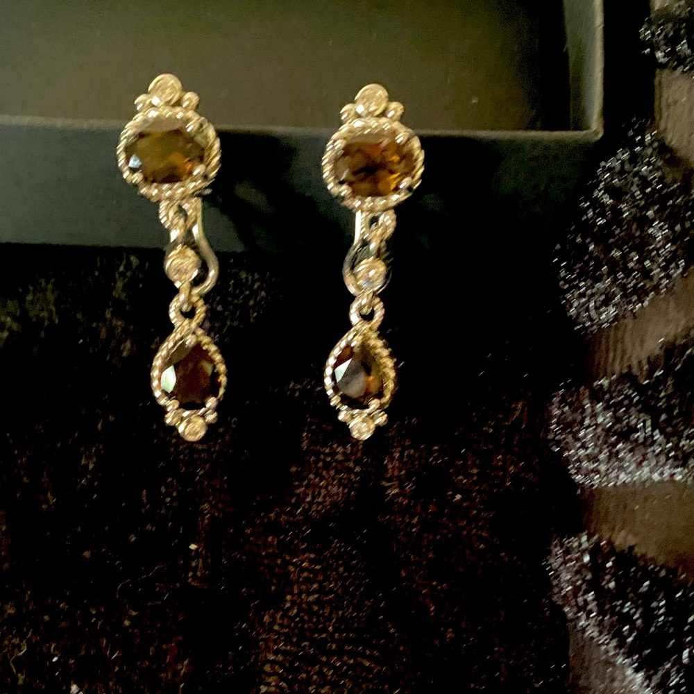 Judith Ripka elegant  Teardrop Dangle Earrings🌹😻🍒